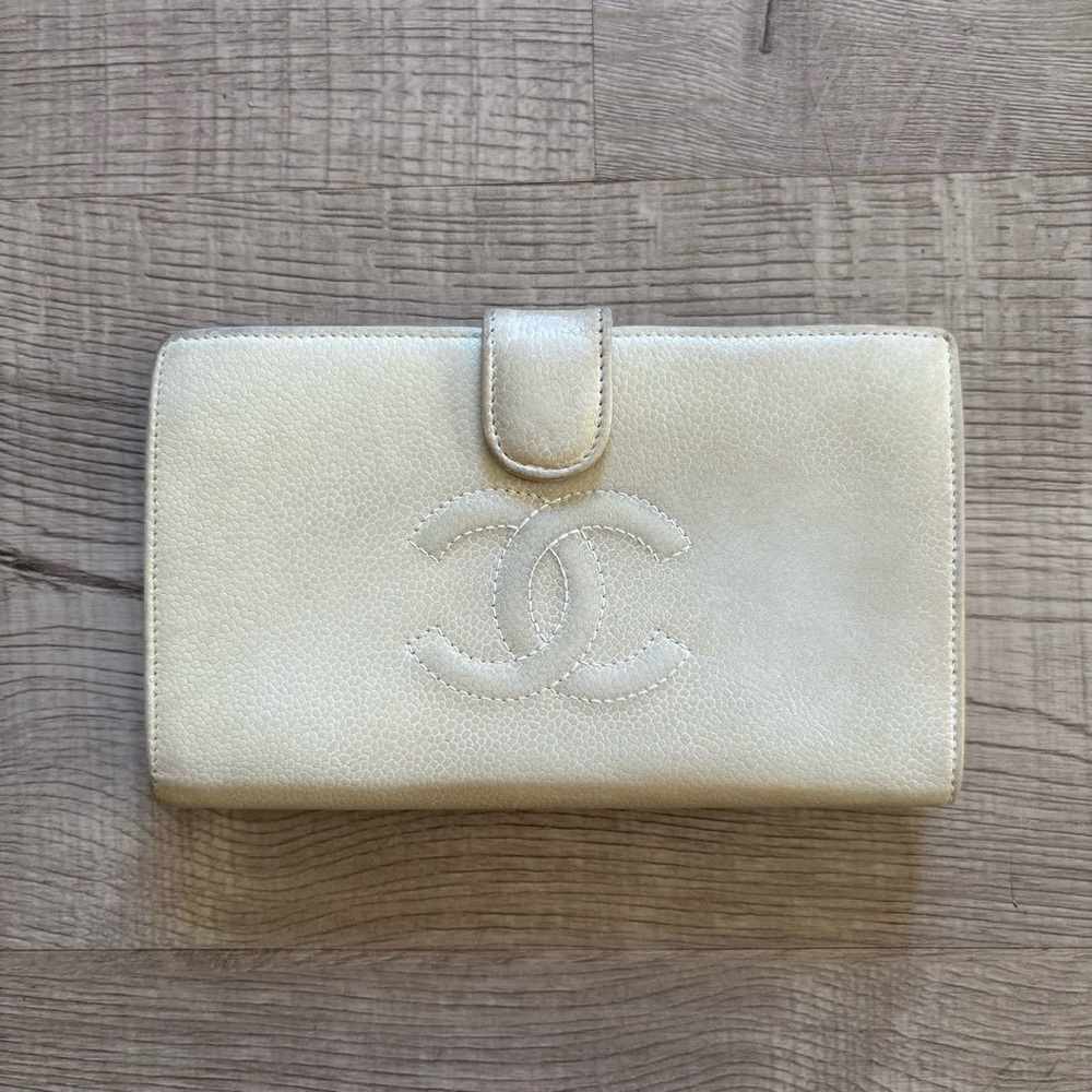 CHANEL White Caviar Leather CC Logo Wallet AUTHENTIC